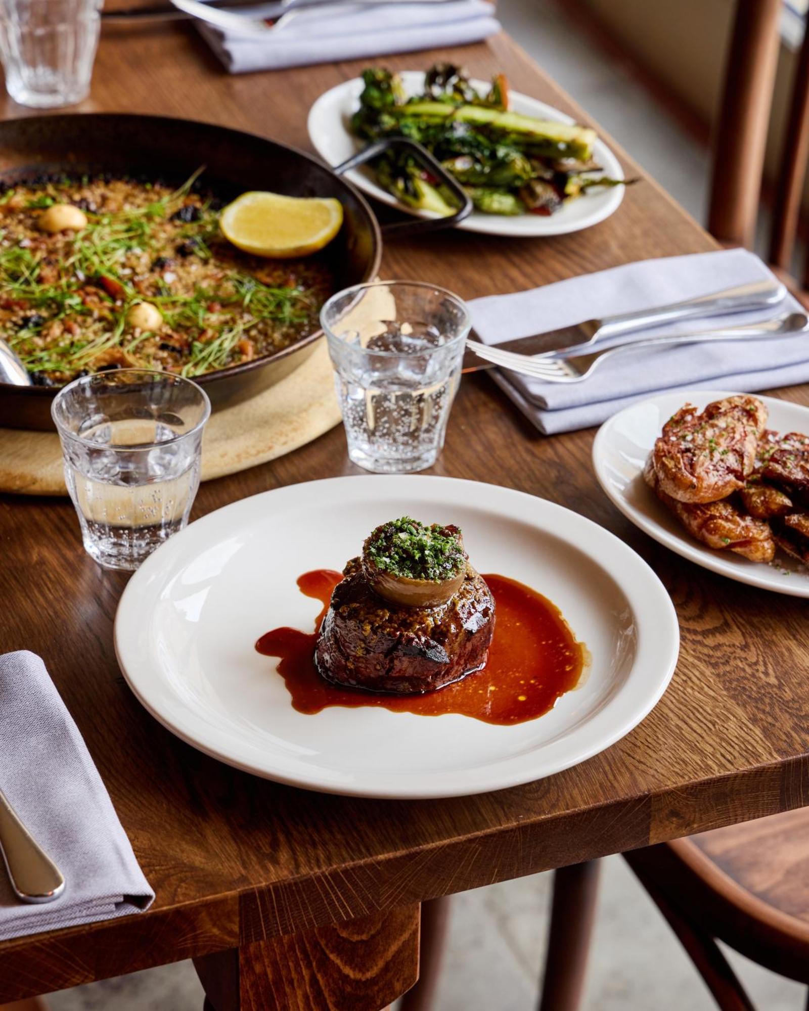The Harcourt Arms Hotel Stanton Harcourt Luaran gambar A steak at the restaurant