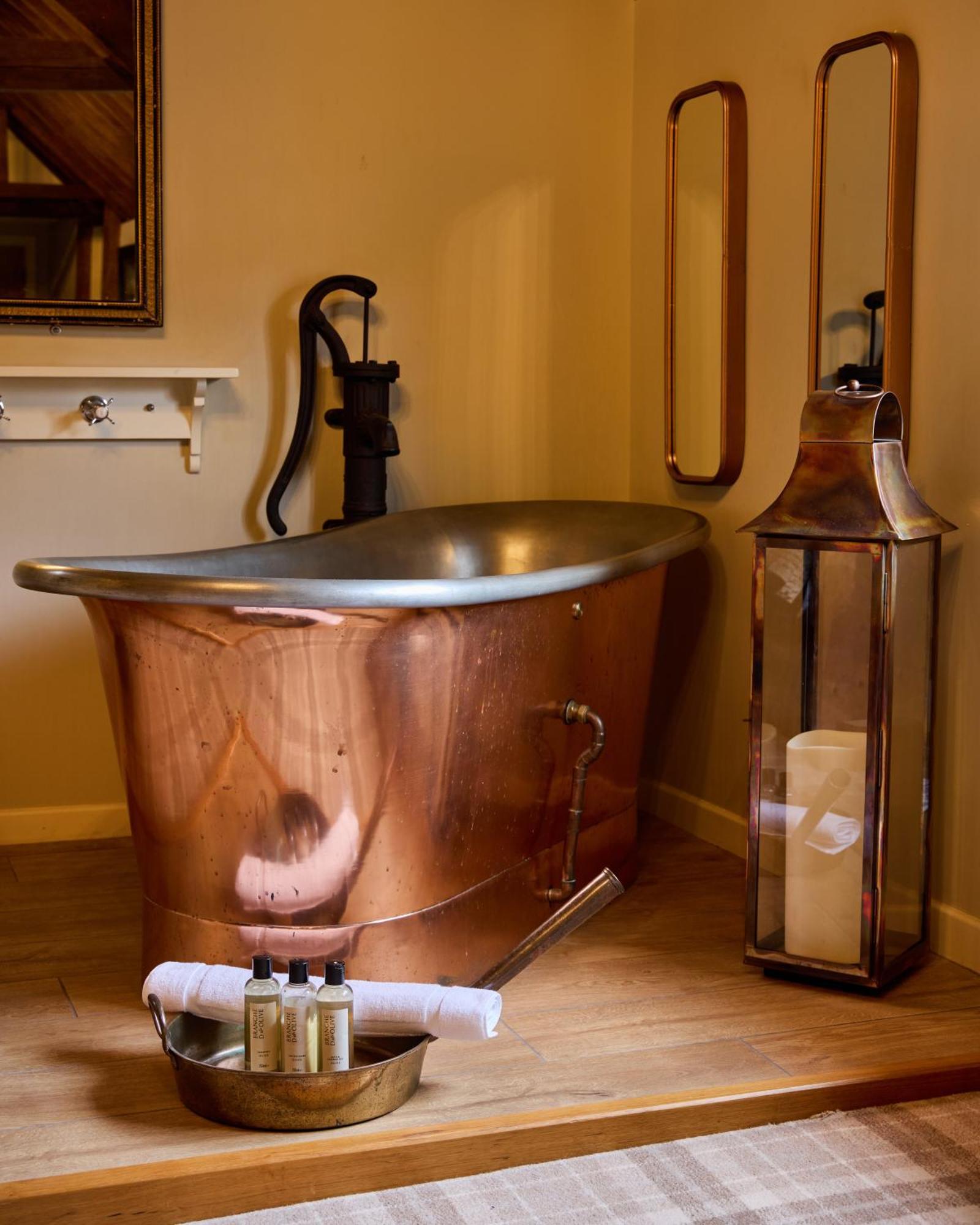 The Harcourt Arms Hotel Stanton Harcourt Luaran gambar Copper bathtub