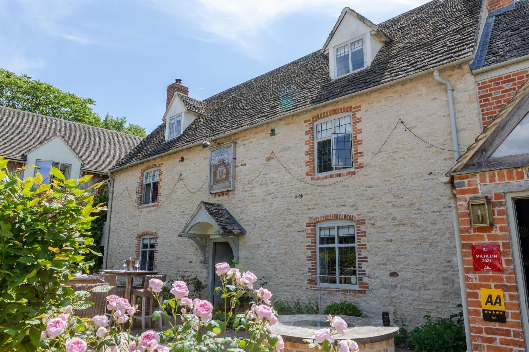 The Harcourt Arms Hotel Stanton Harcourt Luaran gambar The former school house