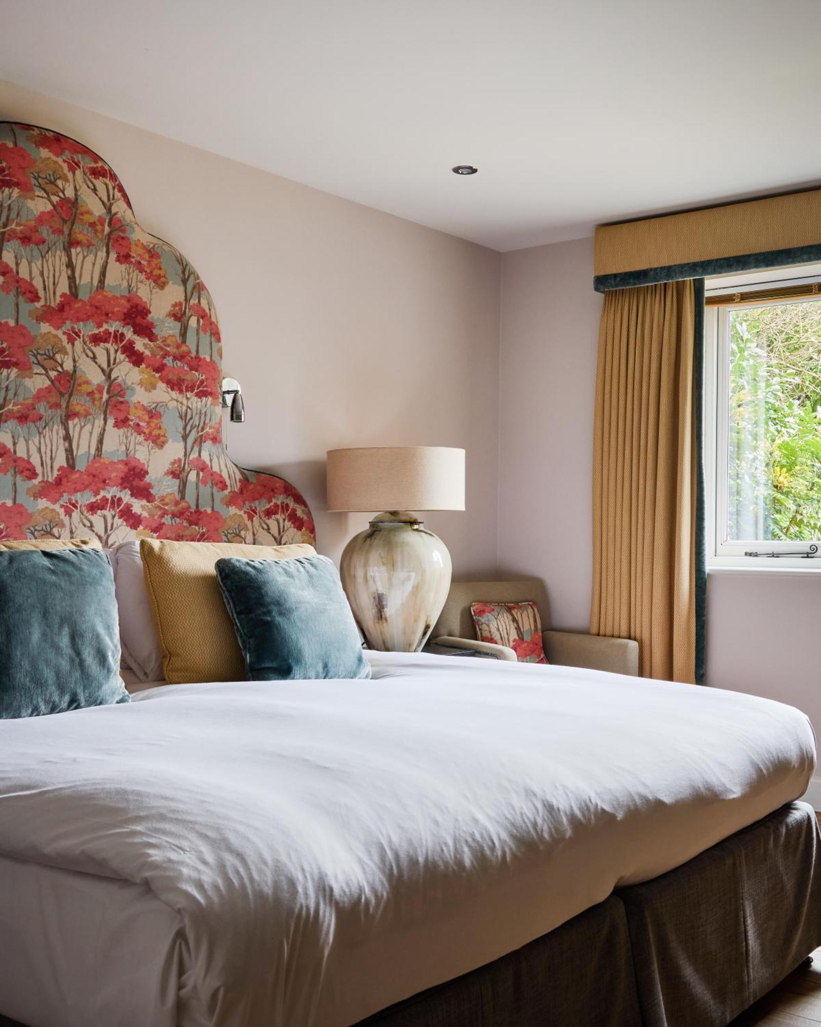 The Harcourt Arms Hotel Stanton Harcourt Bilik gambar A bedroom at The Old parsonage