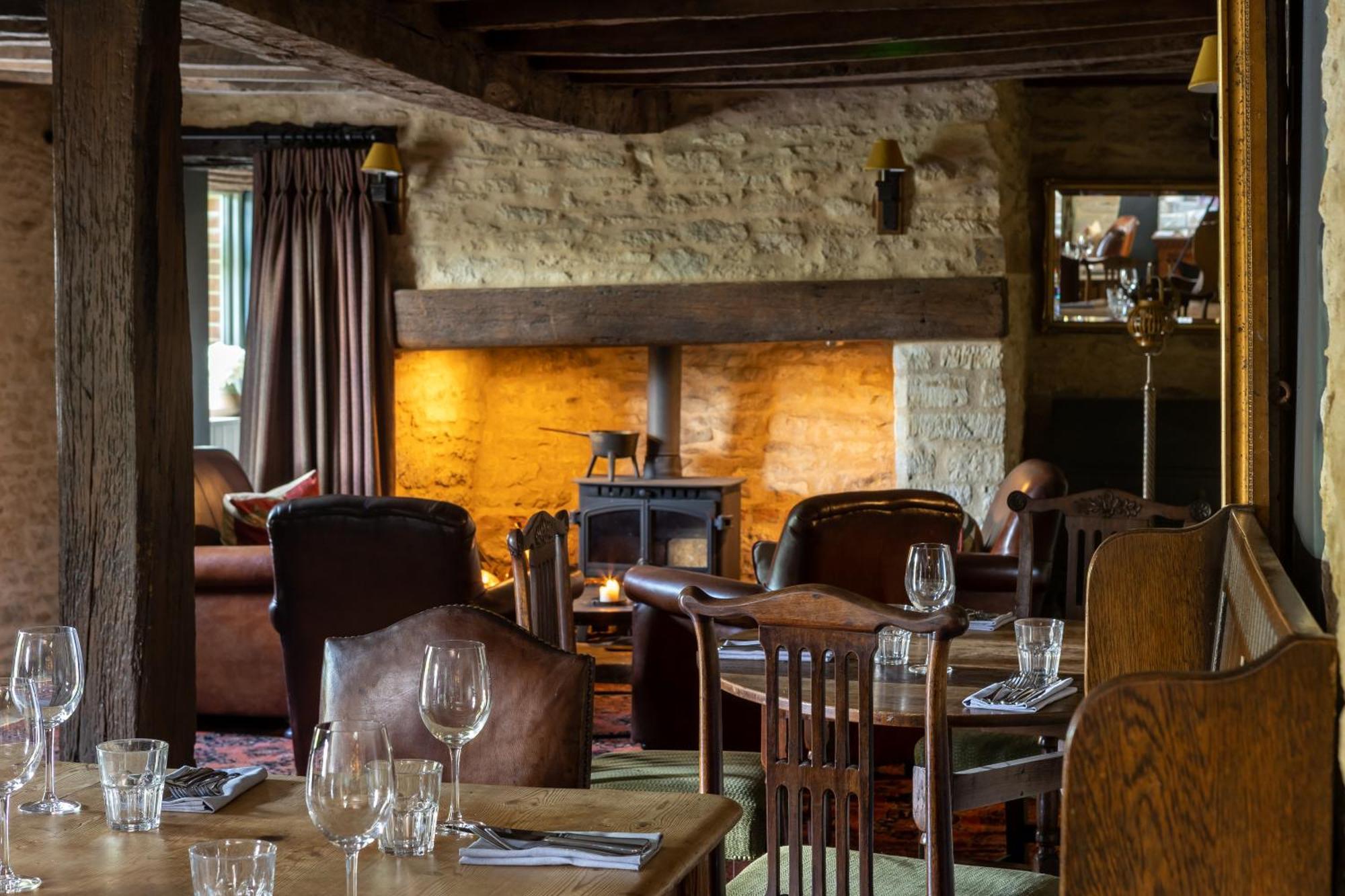 The Harcourt Arms Hotel Stanton Harcourt Luaran gambar The interior of the restaurant