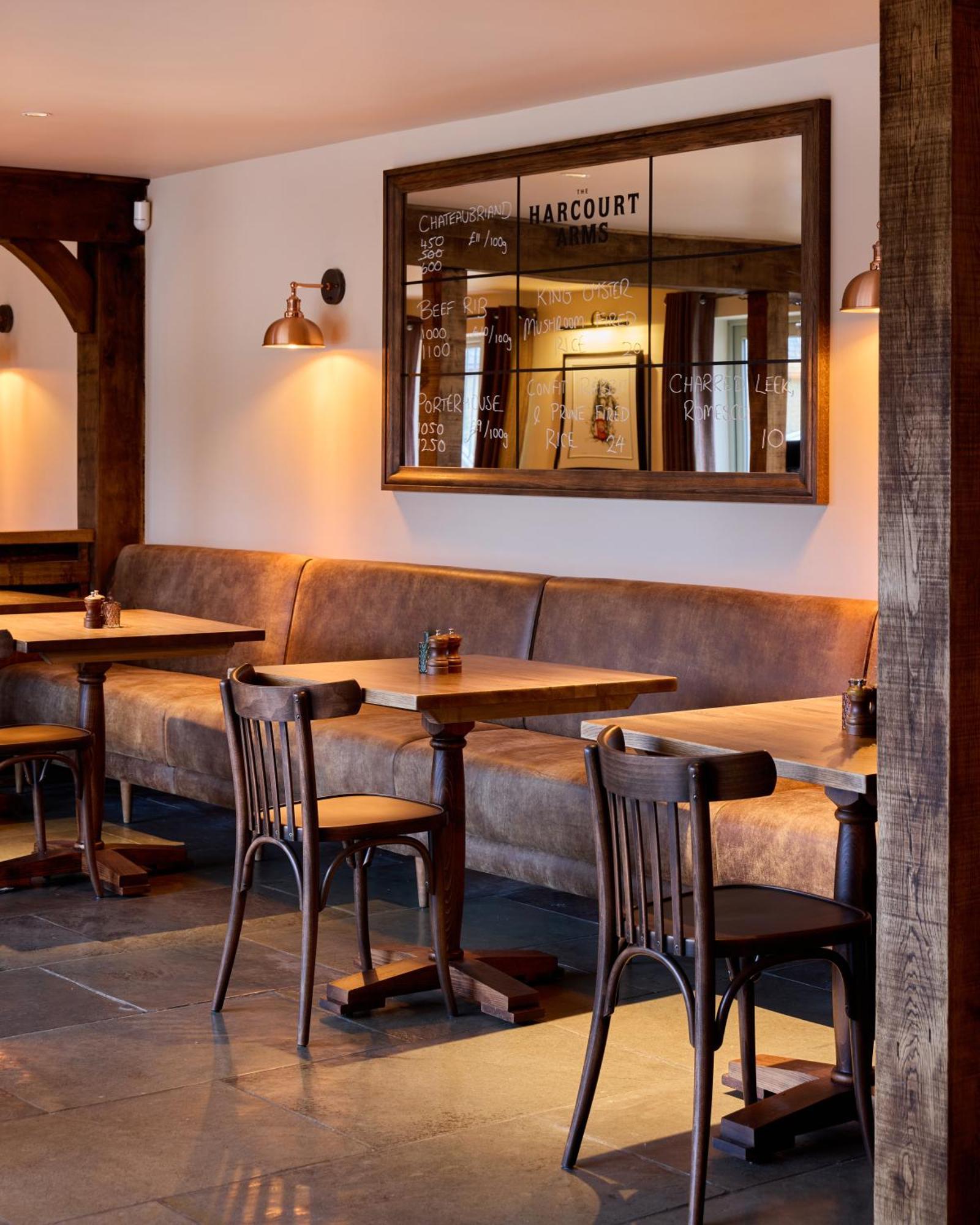 The Harcourt Arms Hotel Stanton Harcourt Luaran gambar The interior of the restaurant