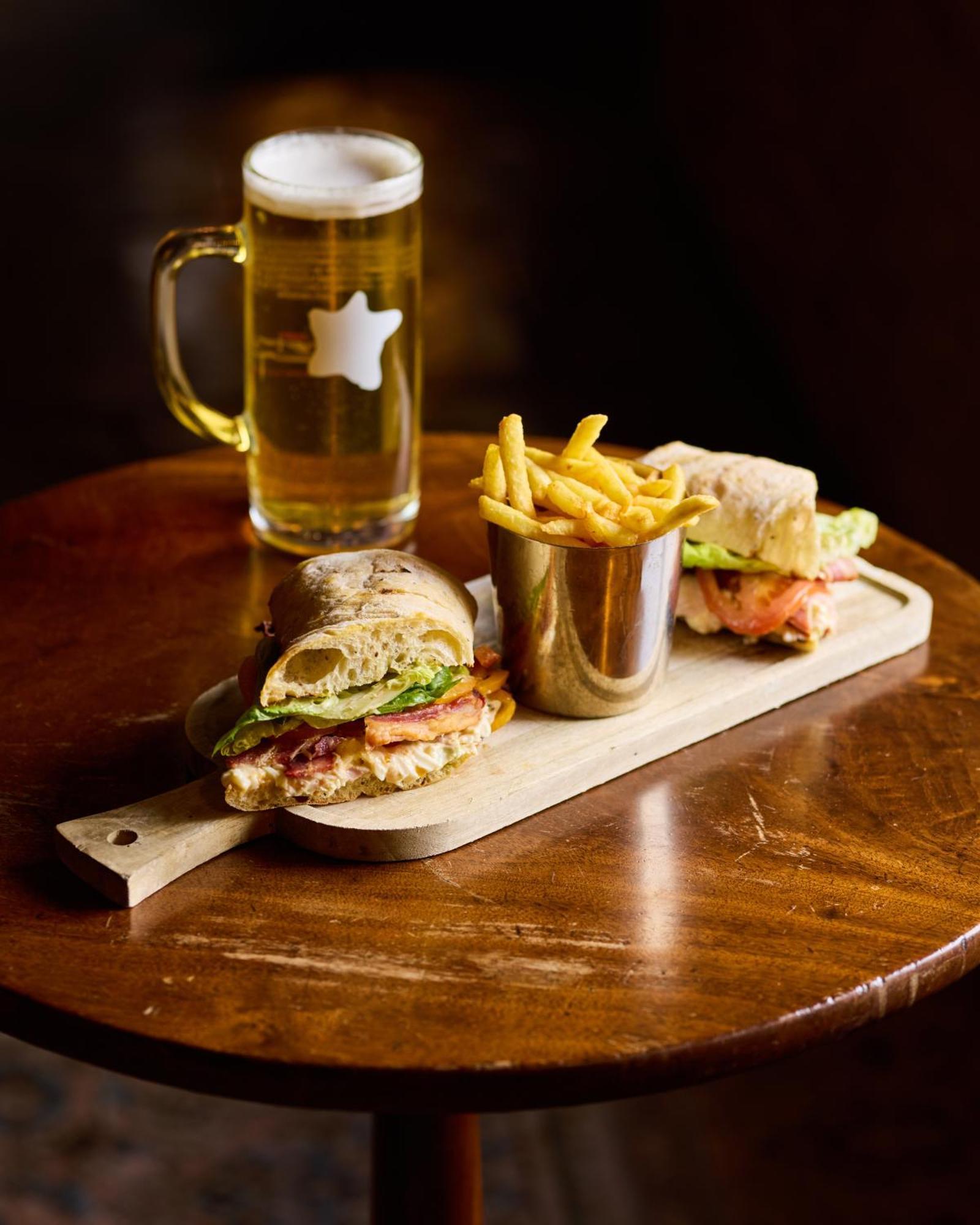 The Harcourt Arms Hotel Stanton Harcourt Luaran gambar A club sandwich with chips