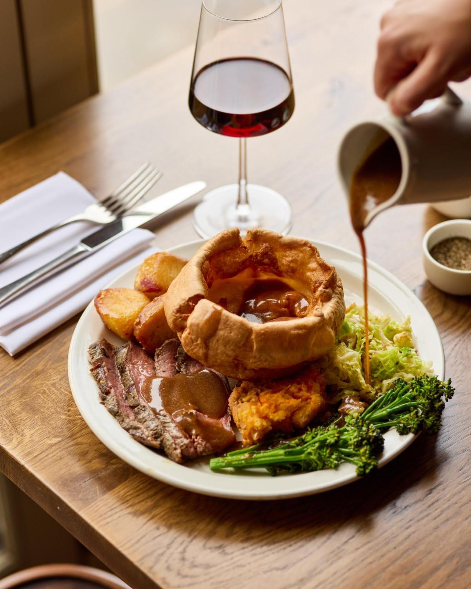 The Harcourt Arms Hotel Stanton Harcourt Luaran gambar A Sunday roast